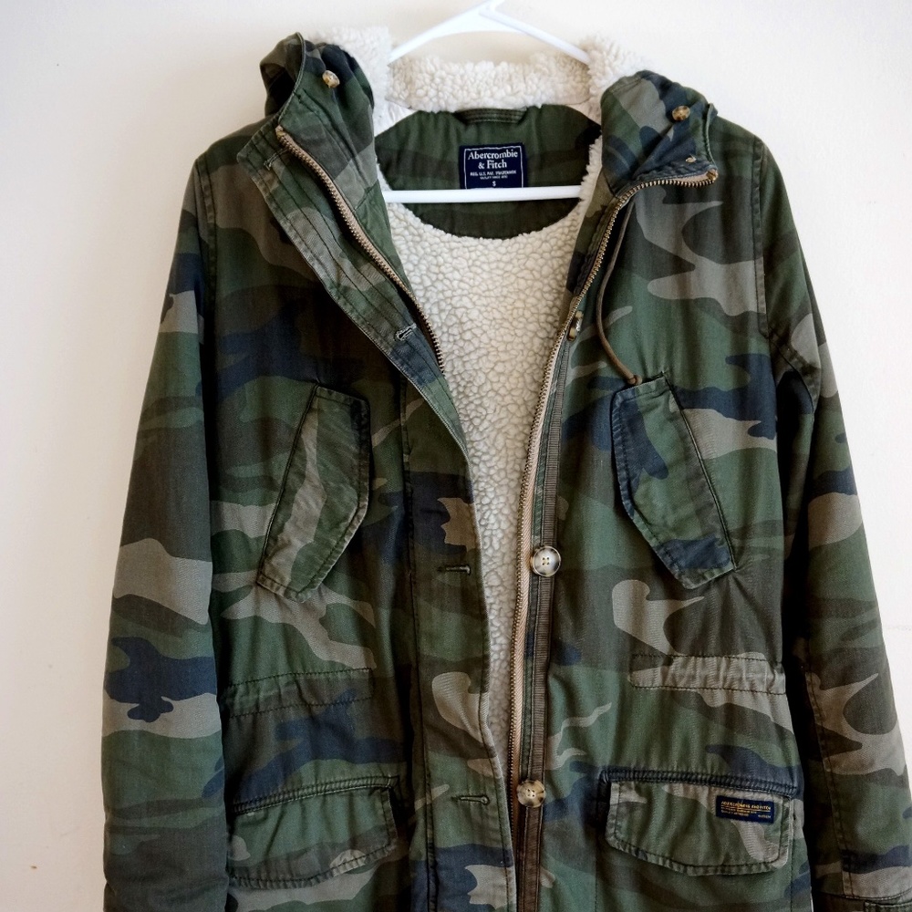 A&F camo green fleece lined and quilted parka